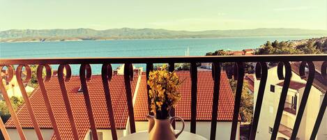 Apartment, 2 Bedrooms, Smoking, Balcony | Property grounds