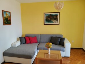 Apartamento, 2 quartos, para fumantes, sacada | Área de estar