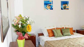 Apartment, 1 Bedroom, Smoking, Balcony | 1 bedroom, travel crib