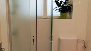 Apartment, 1 Bedroom, Smoking, Balcony | Bathroom shower