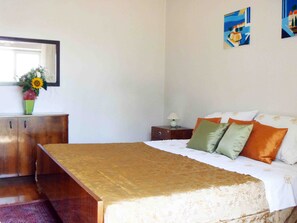 1 غرفة نوم وسرير سفر