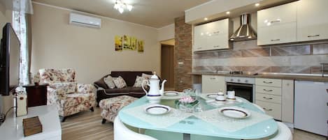 Apartment, 2 Bedrooms | Interior