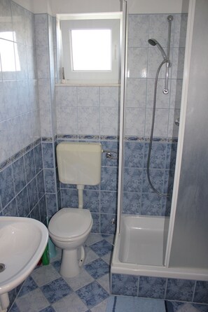 Apartment, 1 Schlafzimmer, Raucher, Balkon | Badezimmer