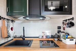 Apartment, 1 Schlafzimmer | Eigene Küche | Großer Kühlschrank, Mikrowelle, Herdplatte