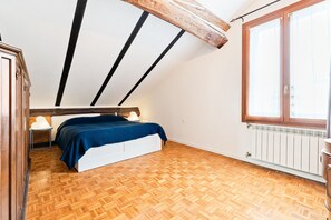 3 bedrooms, individually decorated, individually furnished, desk - Ponte di Rialto Penthouse with Panoramic Terrace (Venice)