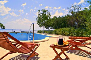 Ferienhaus, 2 Schlafzimmer, eigener Pool, Gartenblick | Pool | Außenpool