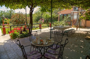Casa, 2 quartos, piscina particular, vista para o jardim | Entrada da propriedade