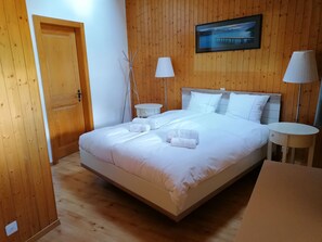 4 makuuhuonetta, silitysrauta/-lauta, Wi-Fi, vuodevaatteet