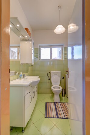 公寓, 2 間臥室, 陽台, 花園景觀 | 浴室