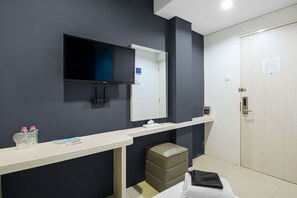 Television - Red Orchid Hotel by Sajiwa (Semarang)