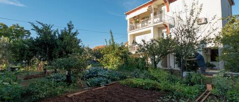 Apartment, 2 Bedrooms, Accessible, Smoking | Front of property
