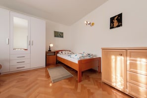 Apartment, 2 Bedrooms, Accessible, Smoking | 2 bedrooms, iron/ironing board, travel crib, bed sheets