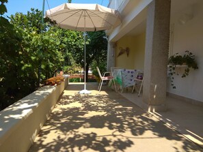 Appartement, 2 chambres, accessible aux personnes à mobilité réduite, fumeurs | Terrasse/Patio