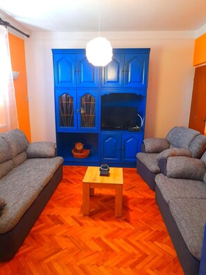Apartment, 4 Bedrooms, Smoking, Balcony | Interior