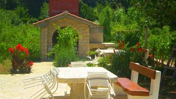 Apartment, 3 Bedrooms, Smoking, Balcony | Property grounds