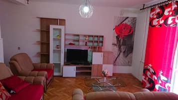 Apartment, 3 Bedrooms, Smoking, Balcony | Living area