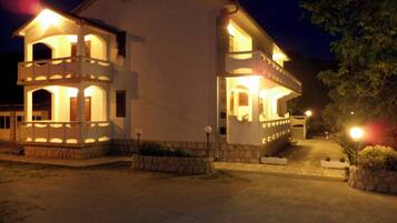 Apartment, 3 Bedrooms, Smoking, Balcony | Exterior