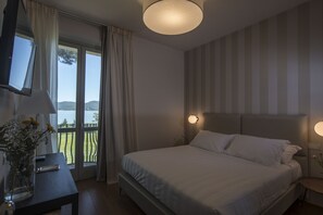 Superior Double Room Single Use | Egyptian cotton sheets, premium bedding, down comforters - Isola Polvese Resort (Castiglione del Lago)