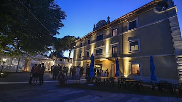 Façade de lâhĂ©bergement - soirĂ©e/nuit