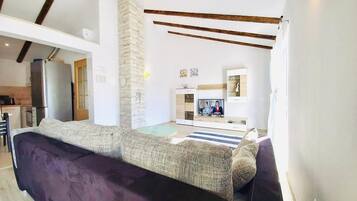 Apartment, 1 Schlafzimmer, Raucher, Balkon | 1 Schlafzimmer, WLAN, Bettwäsche