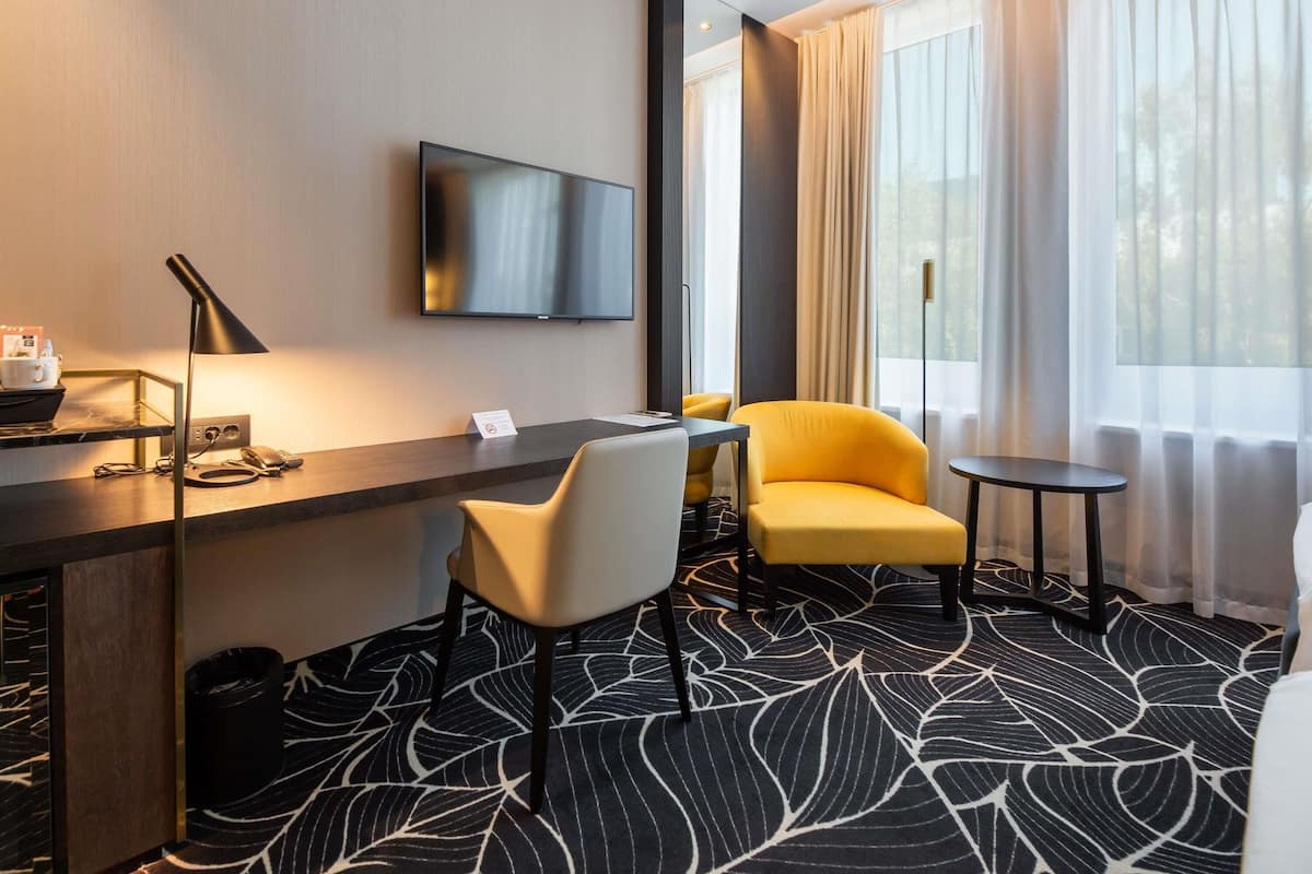 Minibar, in-room safe, desk, laptop workspace