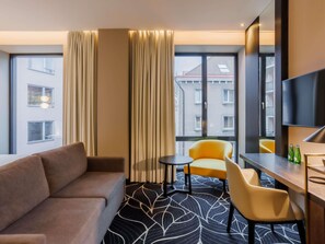 Chambre Deluxe, 1 lit double | Minibar, coffres-forts dans les chambres, bureau