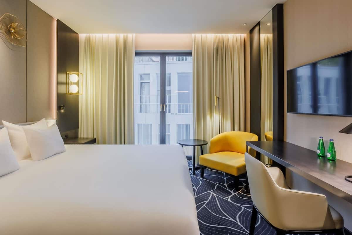 minibar, in-room safe, desk, laptop workspace