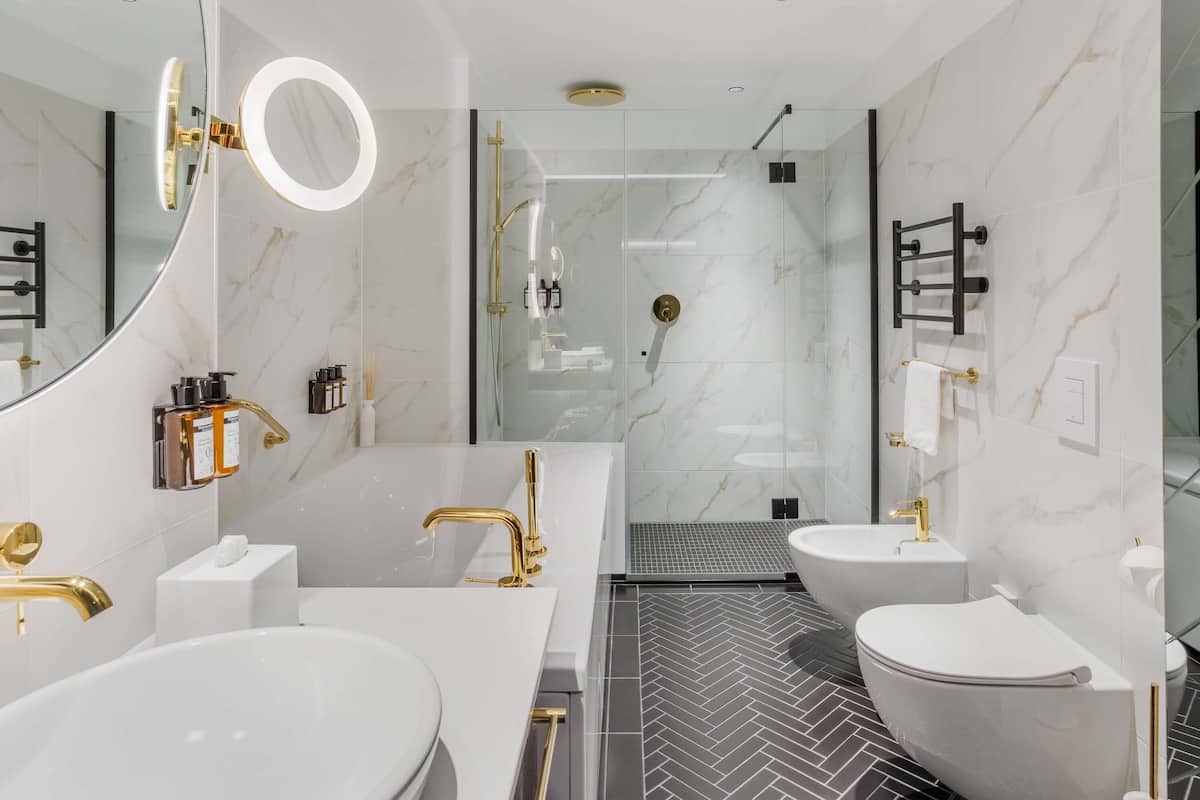 Suite ejecutiva, 1 cama matrimonial, balcón | Minibar, caja de seguridad en la habitación y escritorio