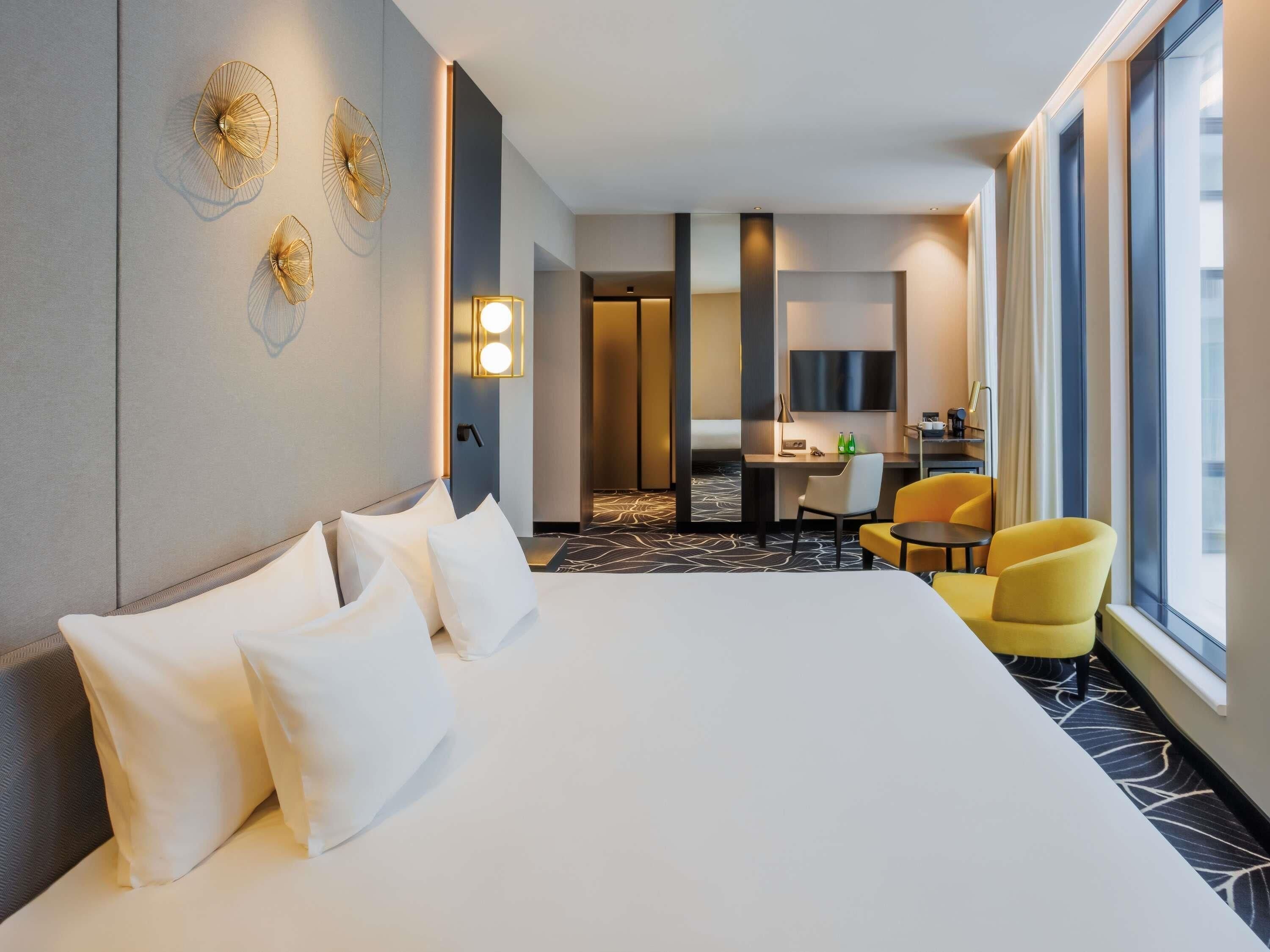 Executive Room, 1 Double Bed | Minibar, in-room safe, desk, laptop workspace