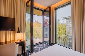 Suite executiva, 1 llit doble, balcó | Minibar, caixa forta a l'habitació i escriptori 