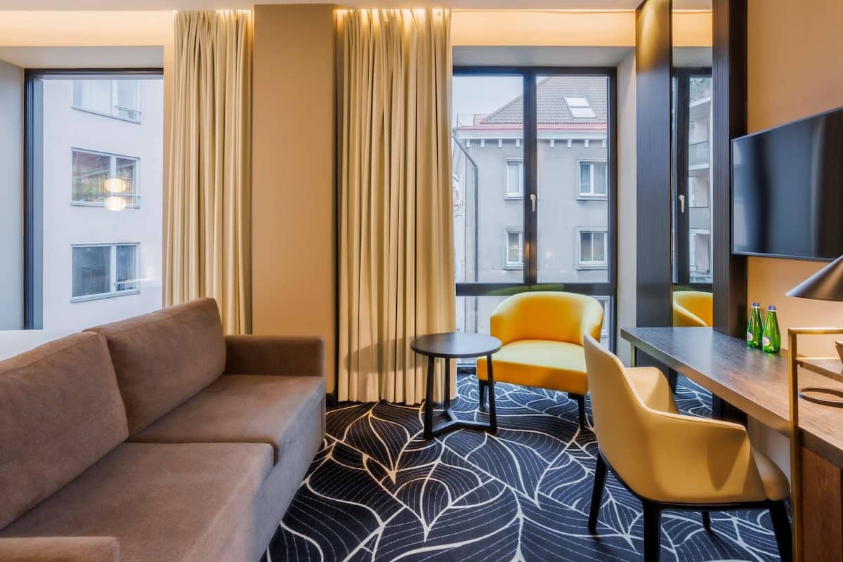 Deluxe Room, 1 Double Bed, Balcony | Premium bedding, minibar, in-room safe, desk