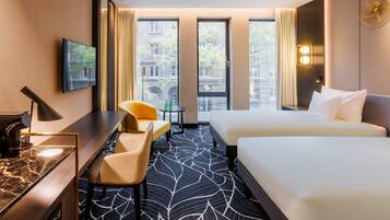 Superior-værelse med 2 enkeltsenge - flere senge | Premium-sengetøj, minibar, pengeskab på værelset, skrivebord