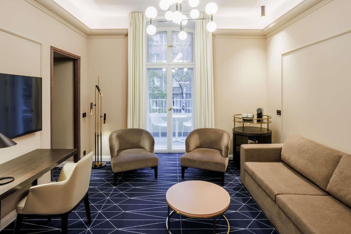 Suite superior, 1 cama matrimonial, balcón | Ropa de cama de alta calidad y minibar