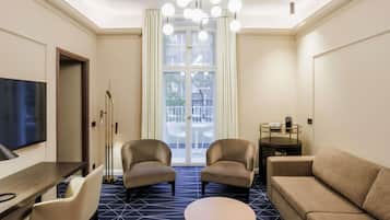 Suite – superior, 1 dobbeltseng, balkong | Sengetøy av topp kvalitet, minibar, safe på rommet og skrivebord