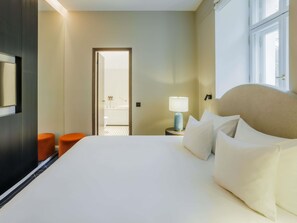 Suite Superior, 1 letto matrimoniale, balcone | Biancheria da letto di alta qualità, minibar, una cassaforte in camera