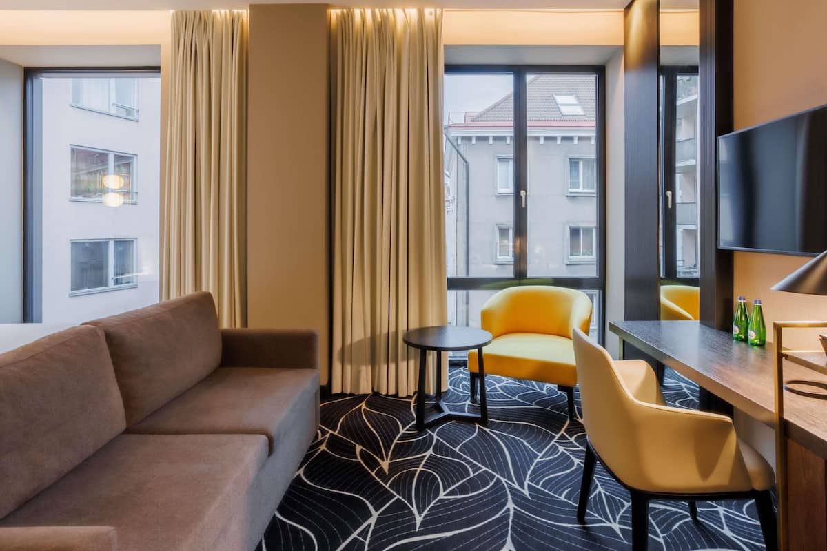 Roba de llit d'alta qualitat, minibar i caixa forta a l'habitació