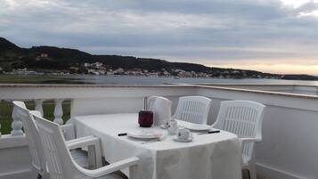 Apartment, 1 Schlafzimmer, Raucher, Balkon | Speisen