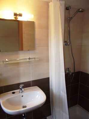 Apartment, 1 Schlafzimmer, Raucher, Balkon | Badezimmer
