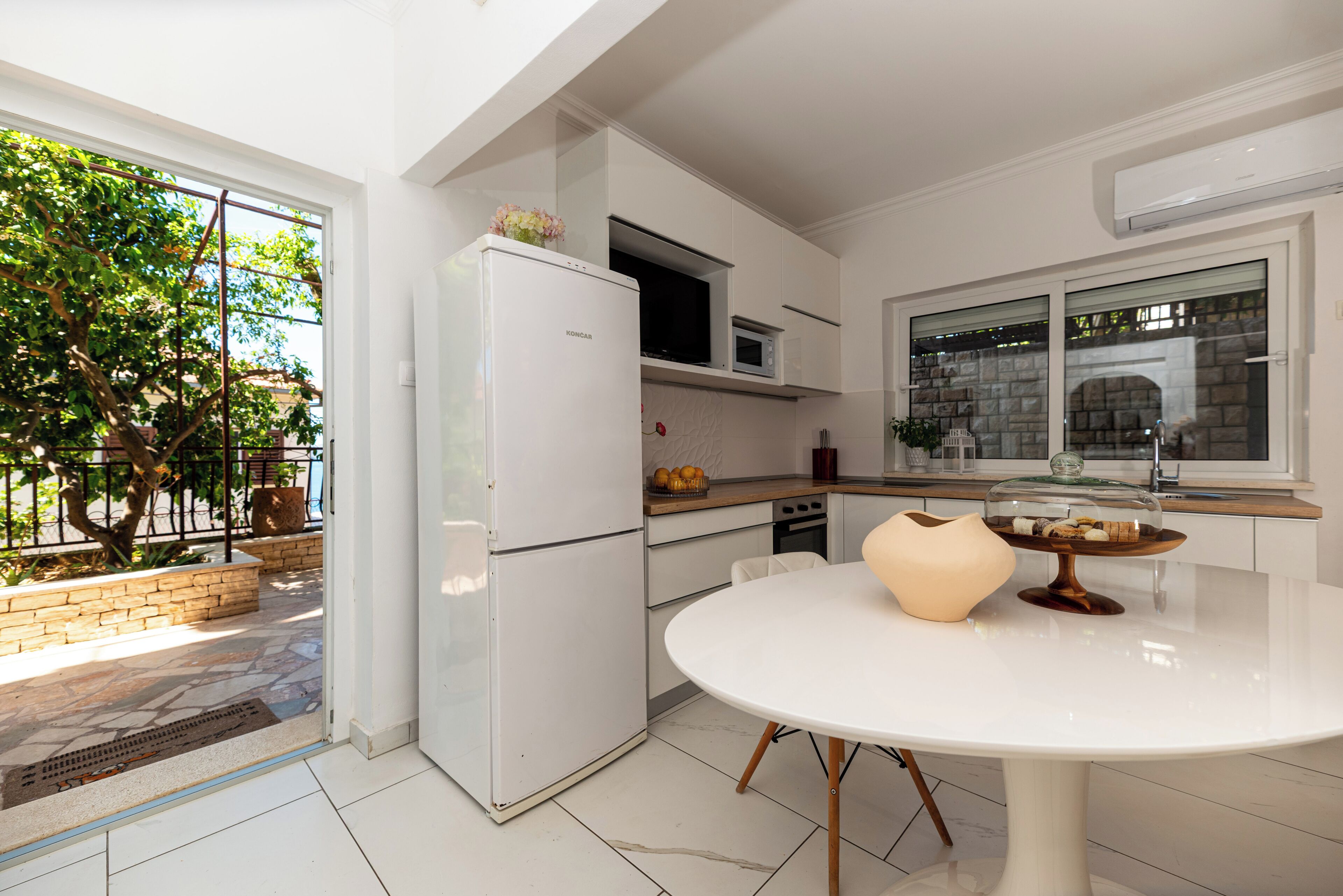 Apartment, 2 Bedrooms, Smoking, Balcony | Bahagian dalam