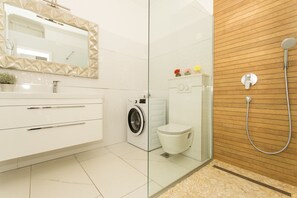 Apartment, 2 Schlafzimmer, Raucher, Balkon | Badezimmer | Shampoo
