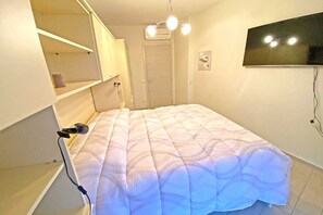 1 bedroom, iron/ironing board, free WiFi, bed sheets