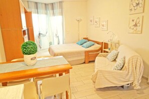 1 bedroom, iron/ironing board, free WiFi, bed sheets