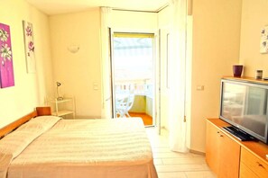 1 camera, ferro/asse da stiro, Wi-Fi, lenzuola