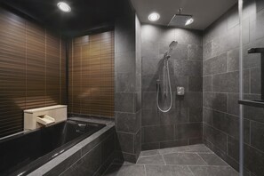 Badkamer met douche