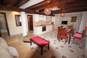 Apartment, 3 Schlafzimmer, Terrasse | Innenbereich