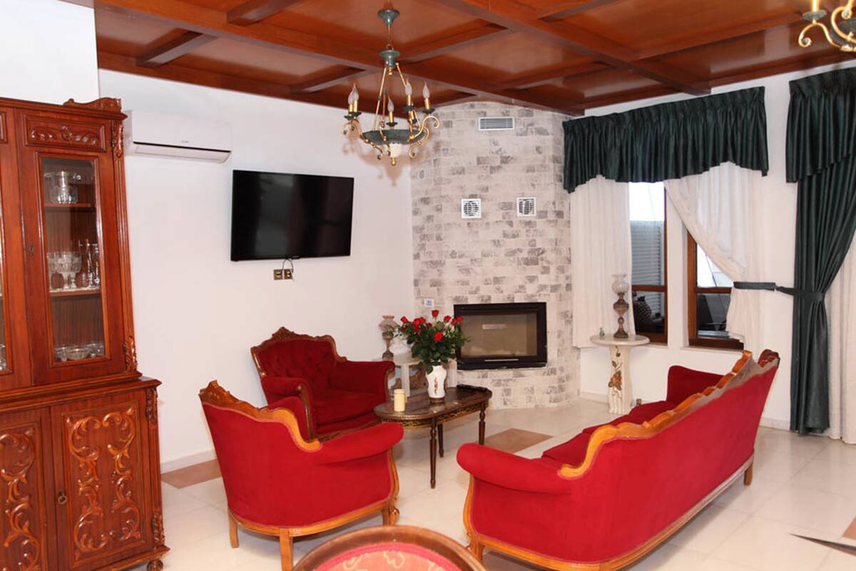 Apartamento, 2 quartos | Área de estar | TV de tela plana