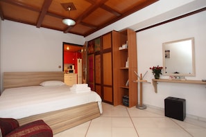 Apartamento, 2 quartos | 2 quartos, individualmente decorados, individualmente mobiliados