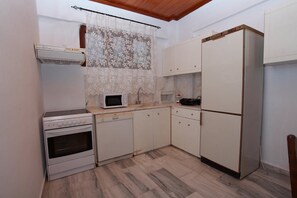 Apartamento, 1 habitación | Cocina privada | Frigorífico grande, microondas, horno y placa de cocina