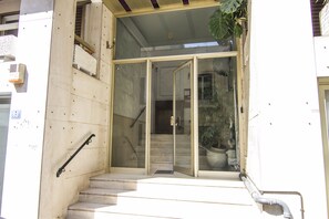 Property entrance - Contemporary Design In Central Athens (Athens)