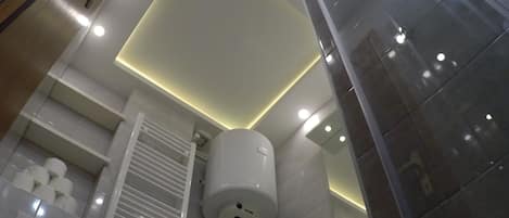 Apartment, 1 Bedroom, Accessible, Smoking | Bathroom